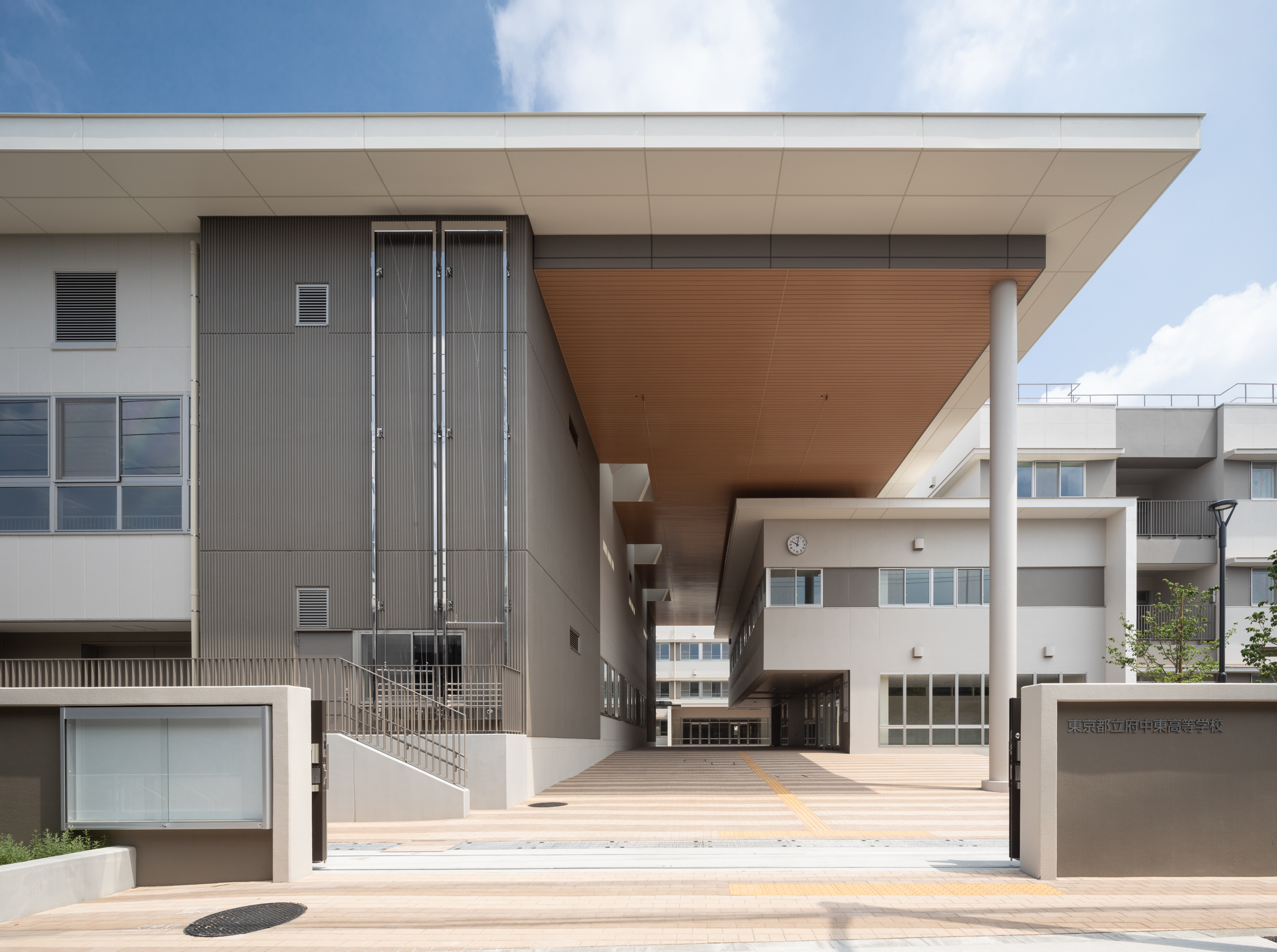 府中東高等学校の紹介画像_01