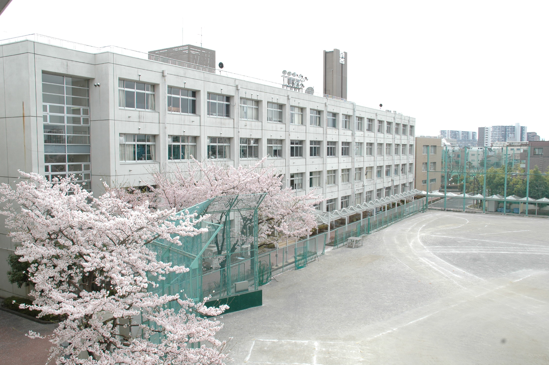 小松川高等学校の外観