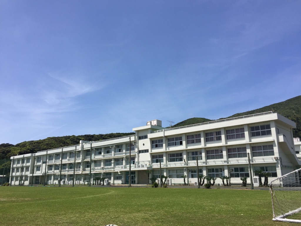 三宅高等学校の外観